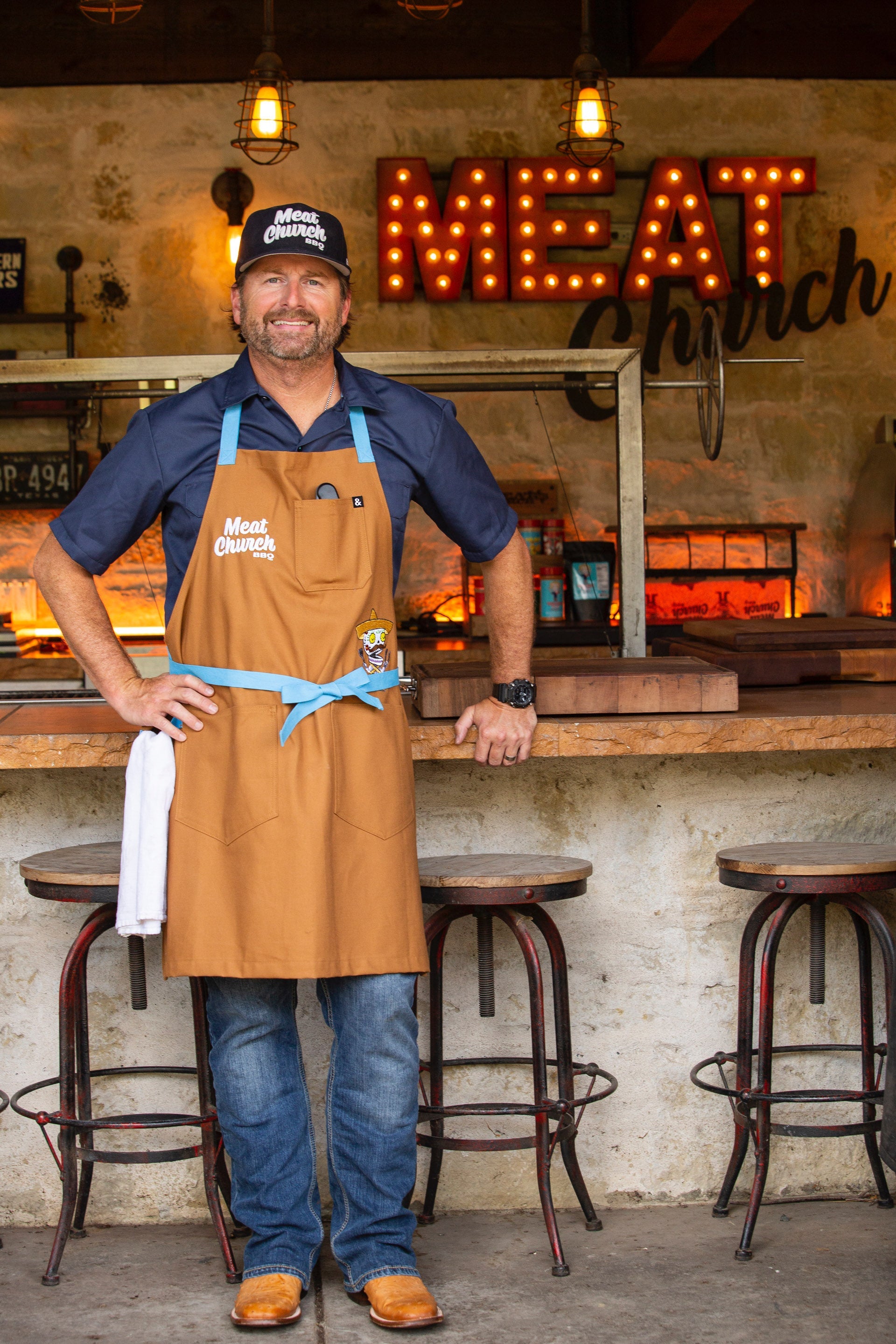 hedley-and-bennett-meat-church-apron-duck-tan-s5 image_912805a7-8b3f-48b2-8698-64cb1afdc18a.jpg